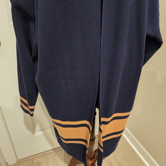 Crown & Ivy Navy and Tan Open Front Poncho, 4x - Picture 4 of 8
